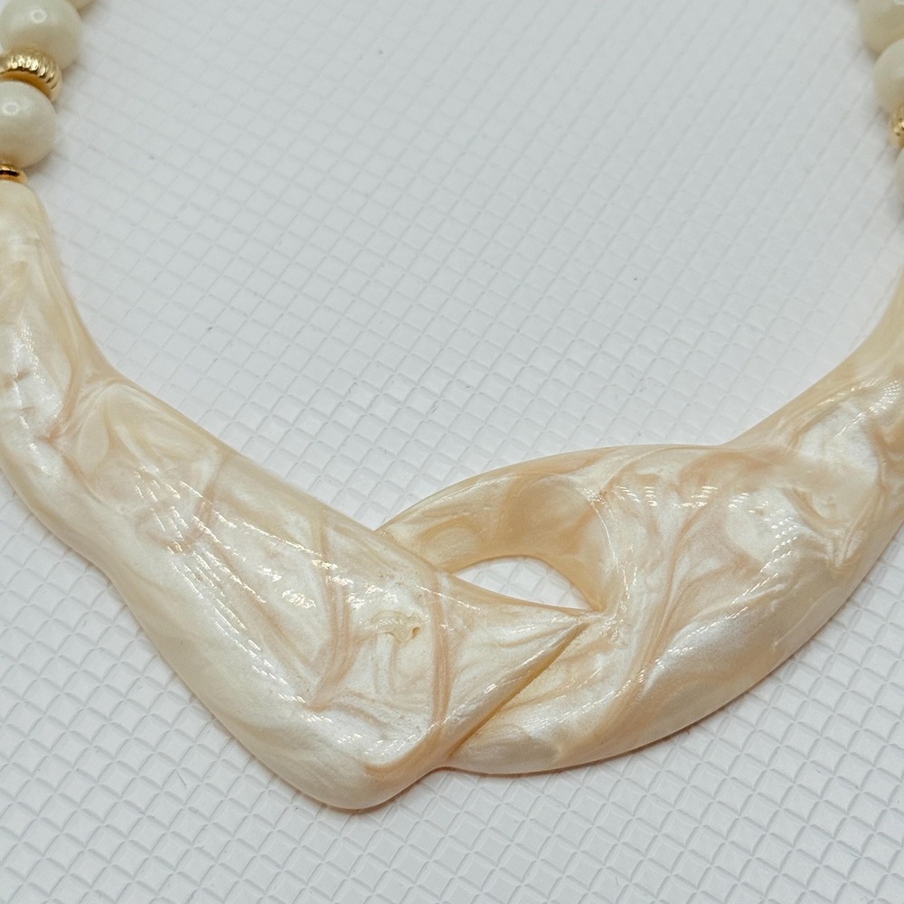 Vintage 80s 90s Off-White Beige Marbled Lucite Geometric Beaded 13" Bib Necklace - Picture 2 of 6